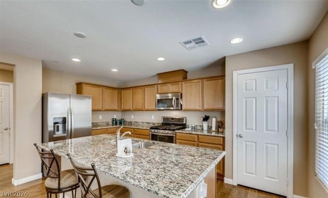 Building Photo - 3077 Camino Sereno Ave
