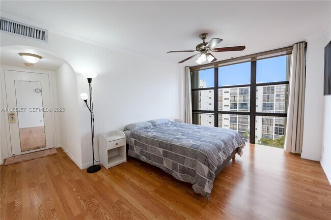 Building Photo - 17011 N Bay Rd