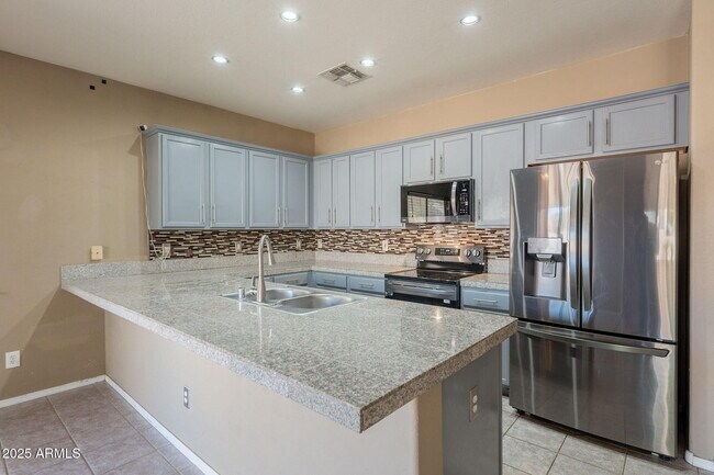 Building Photo - 11820 W Cambridge Ave