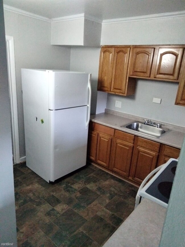 Building Photo - 4 br, 1.5 bath Townhome - 186 Westland St B