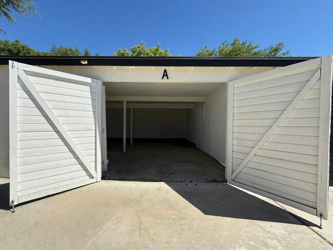 Building Photo - 251 E Nicolet St