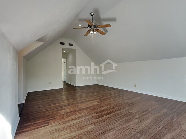 Building Photo - 5767 Lillian Bend Dr