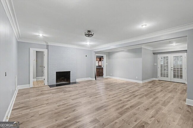 Building Photo - 269 W Hermitage Rd NE