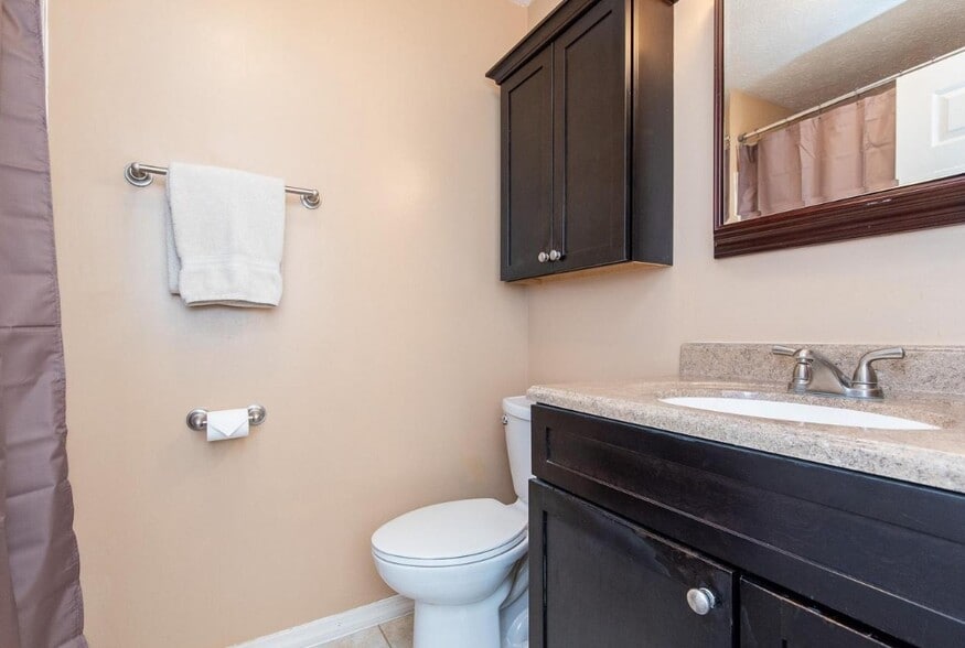 bathroom 2 - 1002 Markham Ct