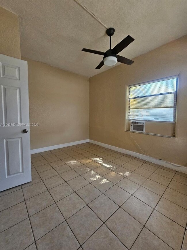 Building Photo - 2990 SW 15th Ave