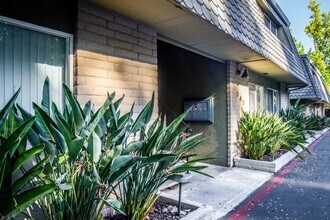 Building Photo - 541 - 551 Morse Ave - Laurelwood