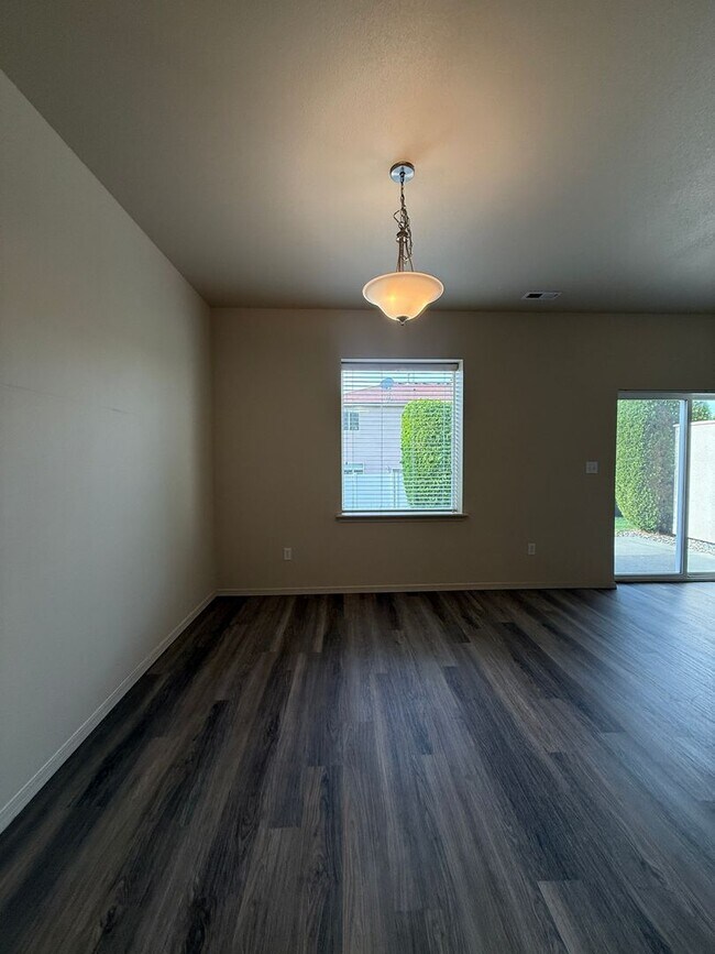 Building Photo - 9904 Mia Ln