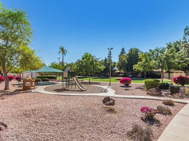 Building Photo - 1550 N Stapley Dr