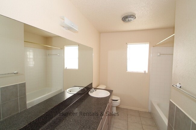 Building Photo - Winfield Estates!