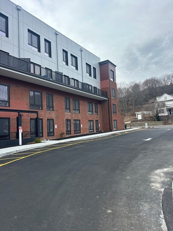 Building Photo - 133 Salem St