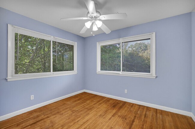 Building Photo - Beautiful, Newly Renovated 5 Bed 2 Bath si...