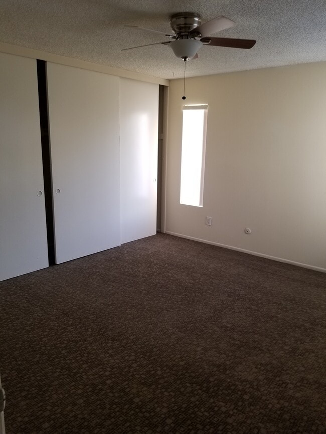 Building Photo - 2521 W Sunflower Ave