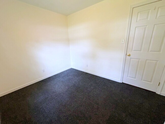 Building Photo - 9625 Shiloh Dr