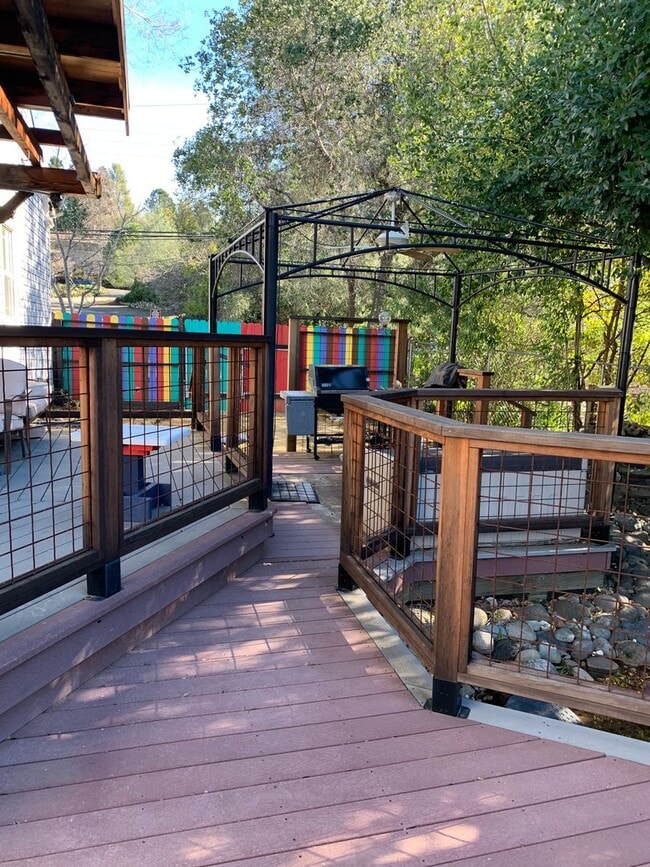 Building Photo - South Auburn/ Skyridge school  district