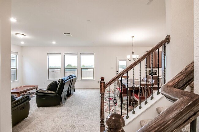 Building Photo - 1924 Stringer Pass