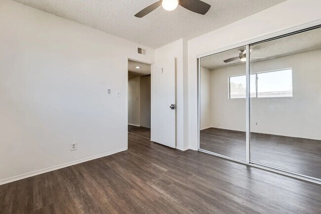 Building Photo - 540 E Hyde Park Pl