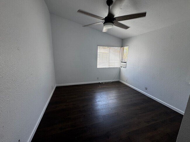 Building Photo - 1577 Greencrest Ct