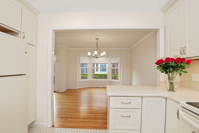 Building Photo - 52 Sherwood Pl