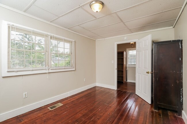 Building Photo - Charming Charleston Living ~ 3 bedroom / 2...