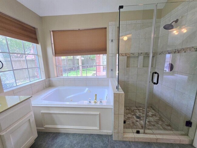 Building Photo - 5118 Rebel Ridge Dr