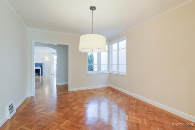 Building Photo - 348 Stratford Dr