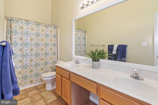 Building Photo - 29 Harbour Heights Dr