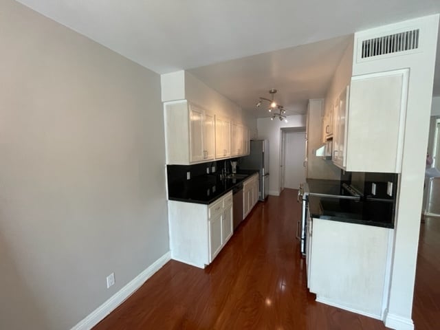 kitchen - 11970 Montana Ave