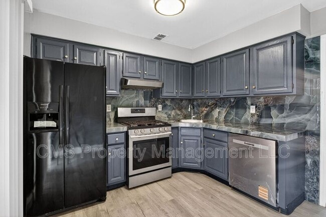 Building Photo - 1216 Thomas Ave