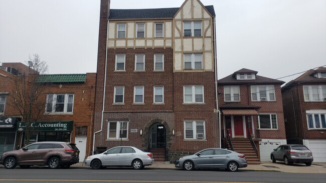 Building Photo - 8610 Kennedy Blvd