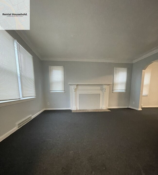 Building Photo - Beautiful 4 Bedroom Colonial Home-Section 8 ONLY