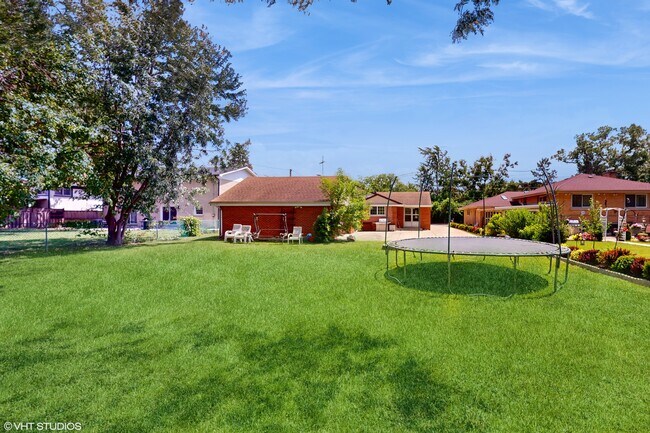 Building Photo - 4030 W North Shore Ave