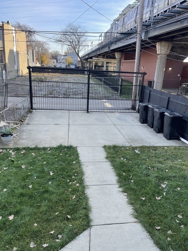 Building Photo - 1939 S Sawyer Ave