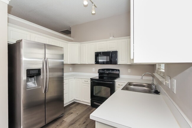 Building Photo - 6133 Goldenfield Dr