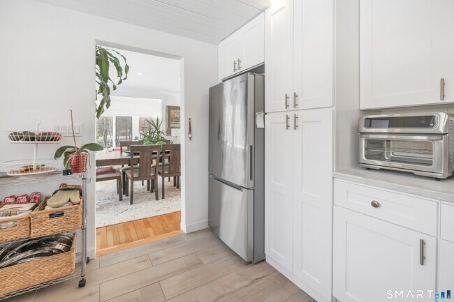 Building Photo - 70 Cranbury Rd