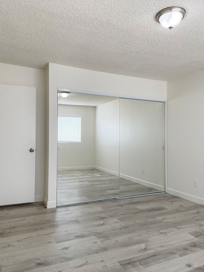 Building Photo - 1255 W 7th St