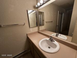 Building Photo - 2700 S White Mountain Rd