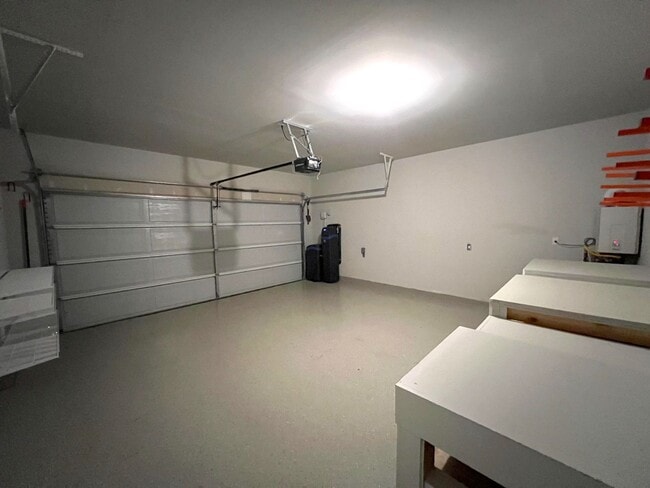 Building Photo - Two Story 5 bedrooms and 3 bath home for rent, Solar Panels, EV Charge Ready, in a quiet neighbor...