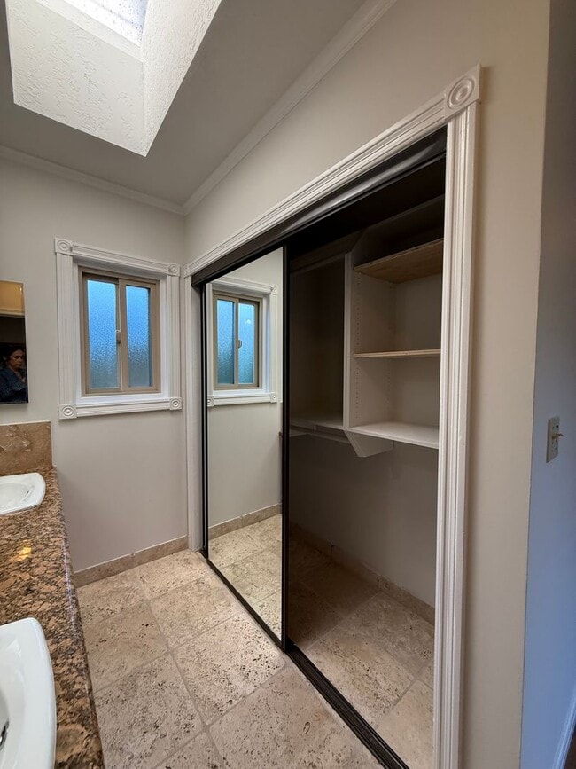 Building Photo - San Pedro 4 bedroom, 3 Bath Home with yard and Deck! Available NOW!