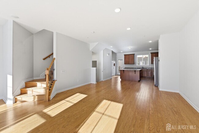 Building Photo - 38 Bond St