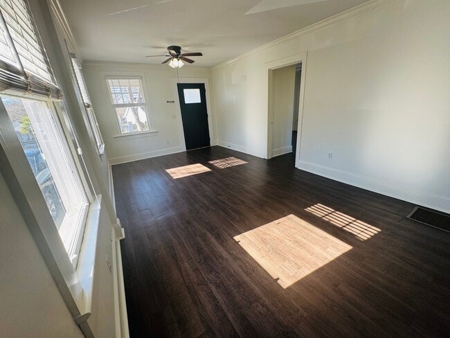 Building Photo - 105 Moultrie St