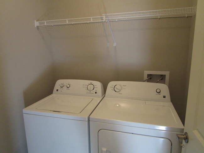 Building Photo - 2420 Boulder Springs Dr