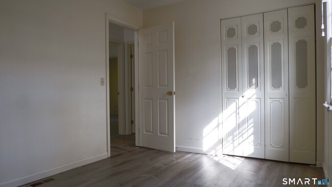 Building Photo - 23 Derbyshire