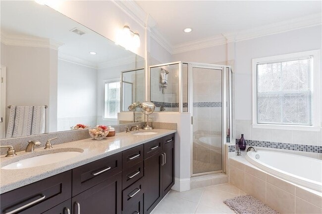 Building Photo - 1155 Glenridge Pl NE