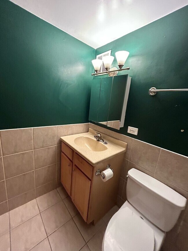 Building Photo - 4180 N Marine Dr