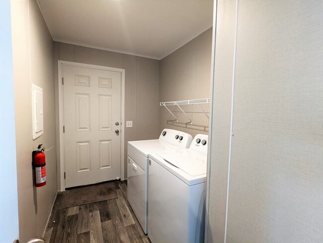 Building Photo - 647 Oregon St