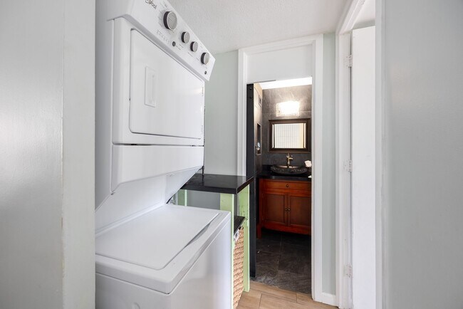 Building Photo - Mokuleia Sands #501 – Furnished 1BR/1BA | Ocean Views | Available Now