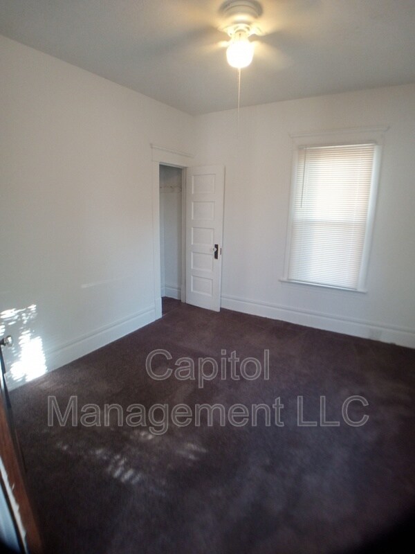 Building Photo - 229 W Lapeer St