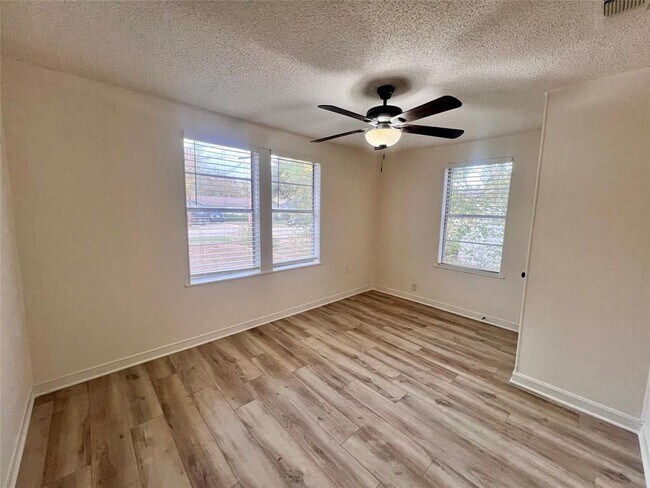 Building Photo - 307 W Gibson