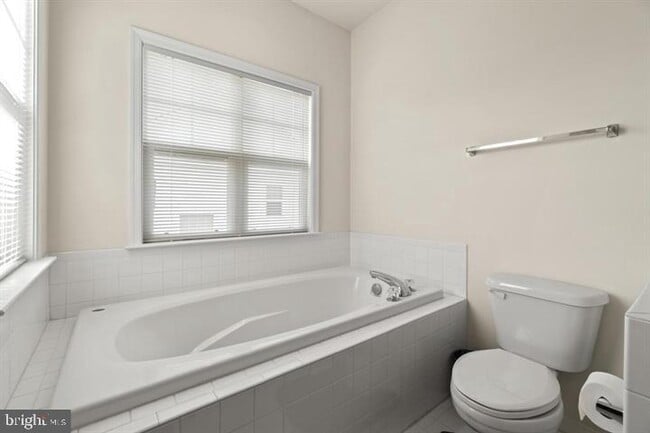 Building Photo - 14160 Catbird Dr