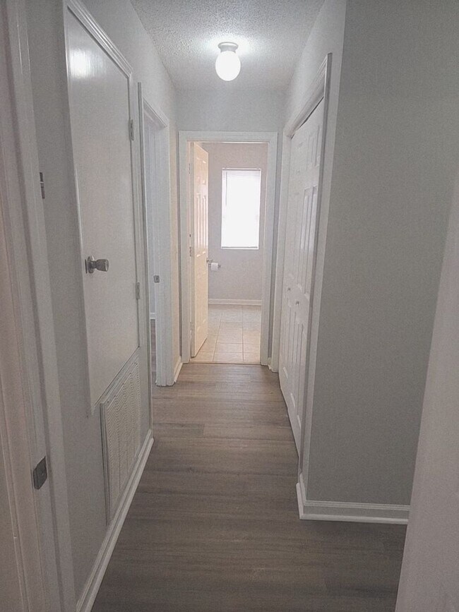 Building Photo - LOCATION, LOCATION, LOCATION! ONLY MINUTES TO WRIGHTSVILLE BEACH, CENTRAL TO ALL ILM HAS TO OFFER!!!